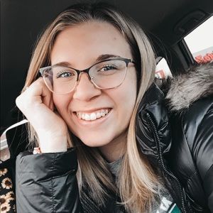 Meet your Posher, Emily